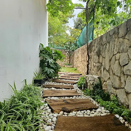 Paradise Garden Apartment *